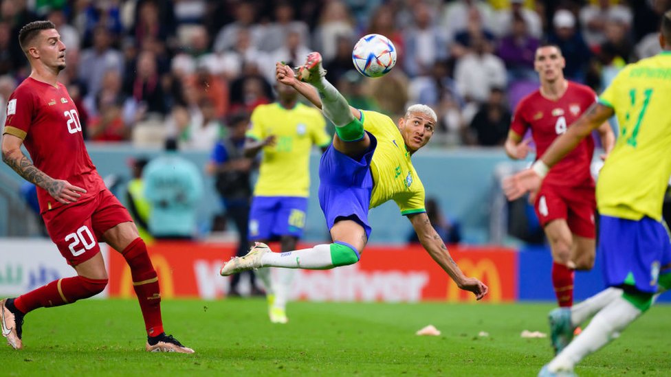 Richarlison mete el mejor gol en lo que va de Qatar 2022 en el triunfo de Brasil sobre Serbia por 2-0