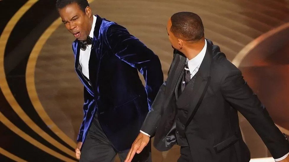 Will Smith dice que fue la ira contenida la que lo llevó a abofetear a Chris Rock la noche de los Oscar