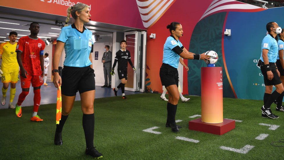Mundial 2033: quiénes son las 3 mujeres que dirigirán por primera vez un partido de hombres en la historia de los mundiales