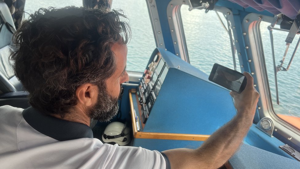 Qué se sabe de los inmigrantes que llegaron a España en la pala del timón de un petrolero