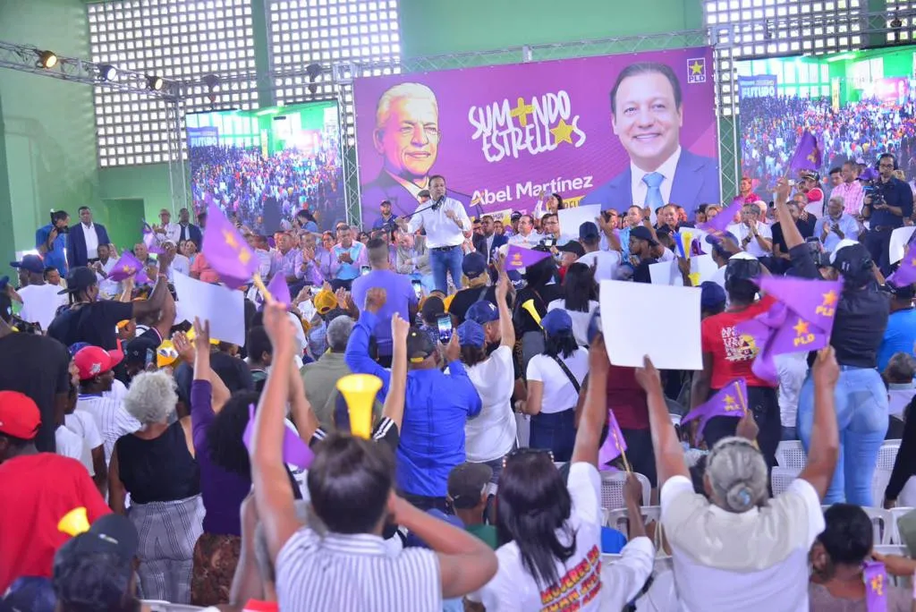 Danilo y Abel encabezan juramentación de nuevos miembros del PLD en San Juan
