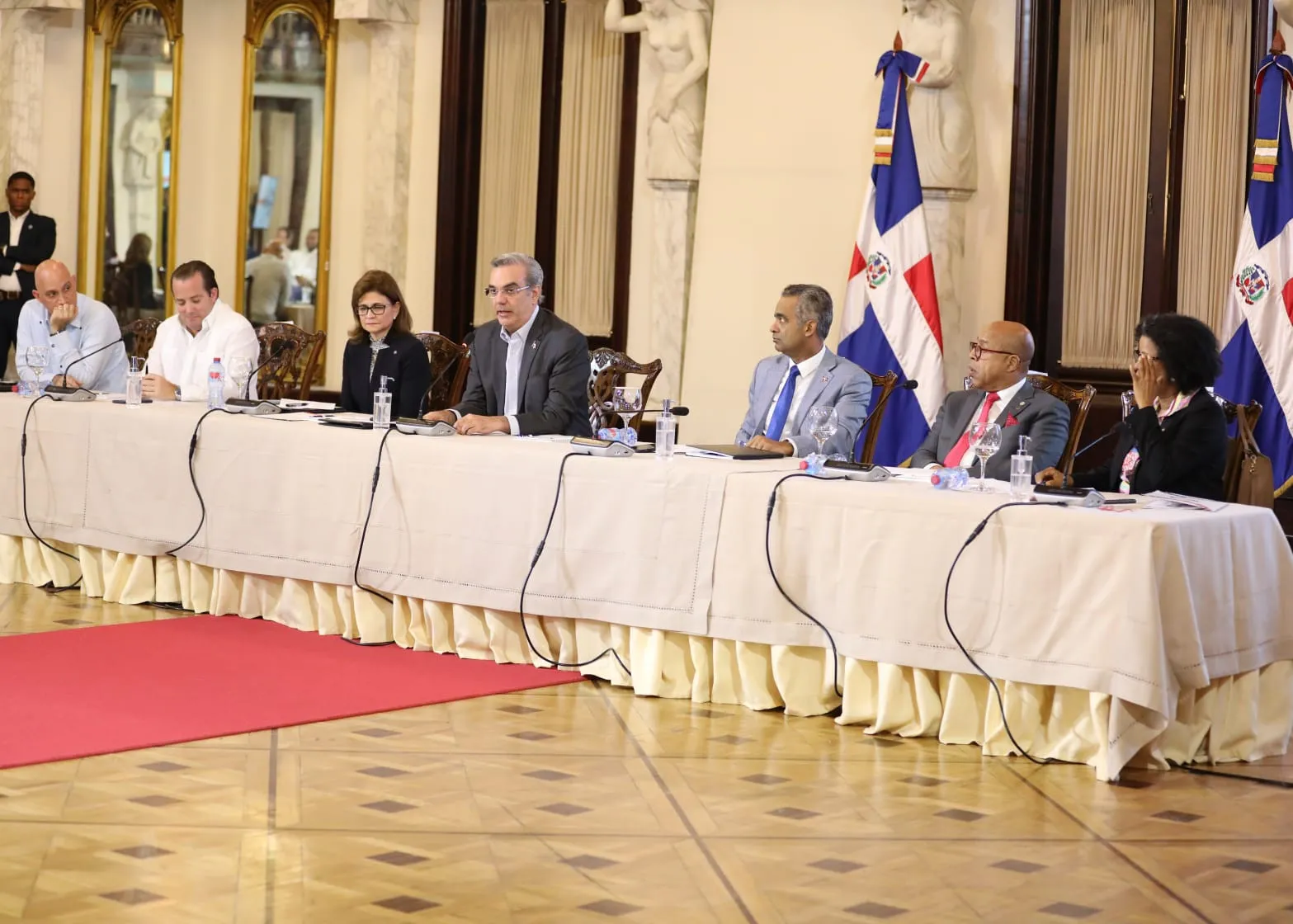 Abinader encabeza reunión con ministros y directores sobre X Censo Nacional