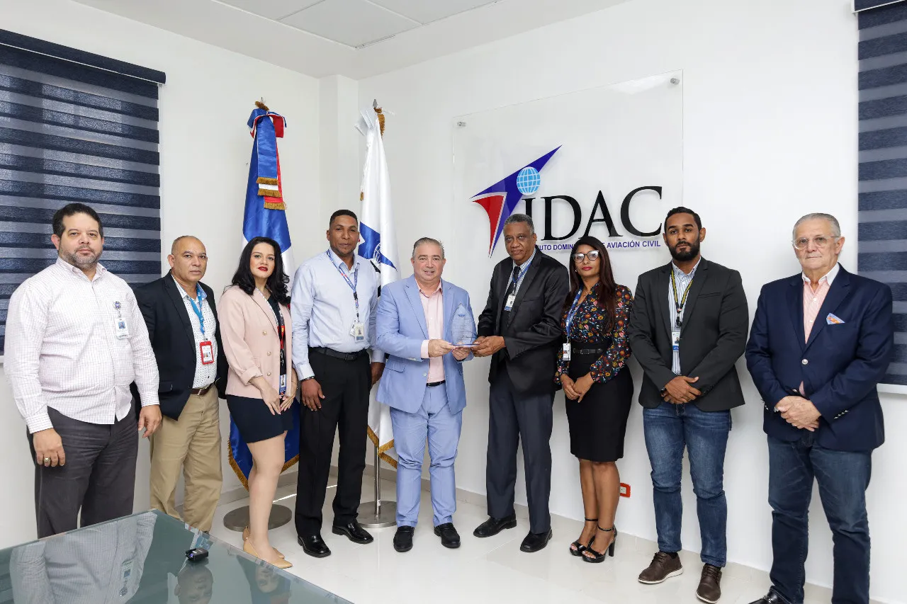 Reconocen a director IDAC por medidas para mejorar condiciones de los técnicos