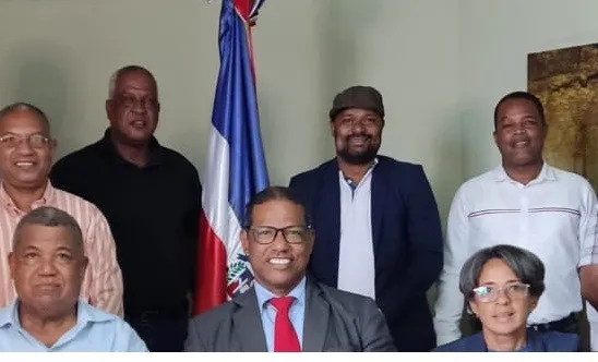 Dirigentes abandonan el partido MAS que buscaba legalizar el embajador Fidel Santana