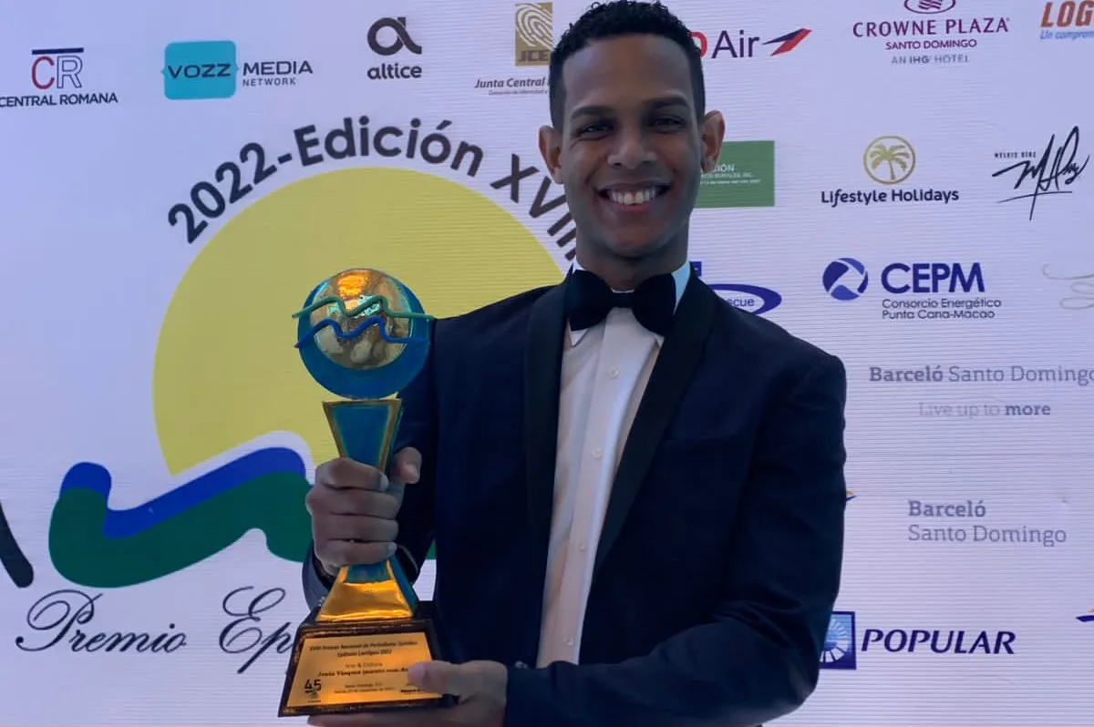Jesús Vásquez, periodista de Acento, galardonado con premio Epifanio Lantigua 2022 en Arte y Cultura