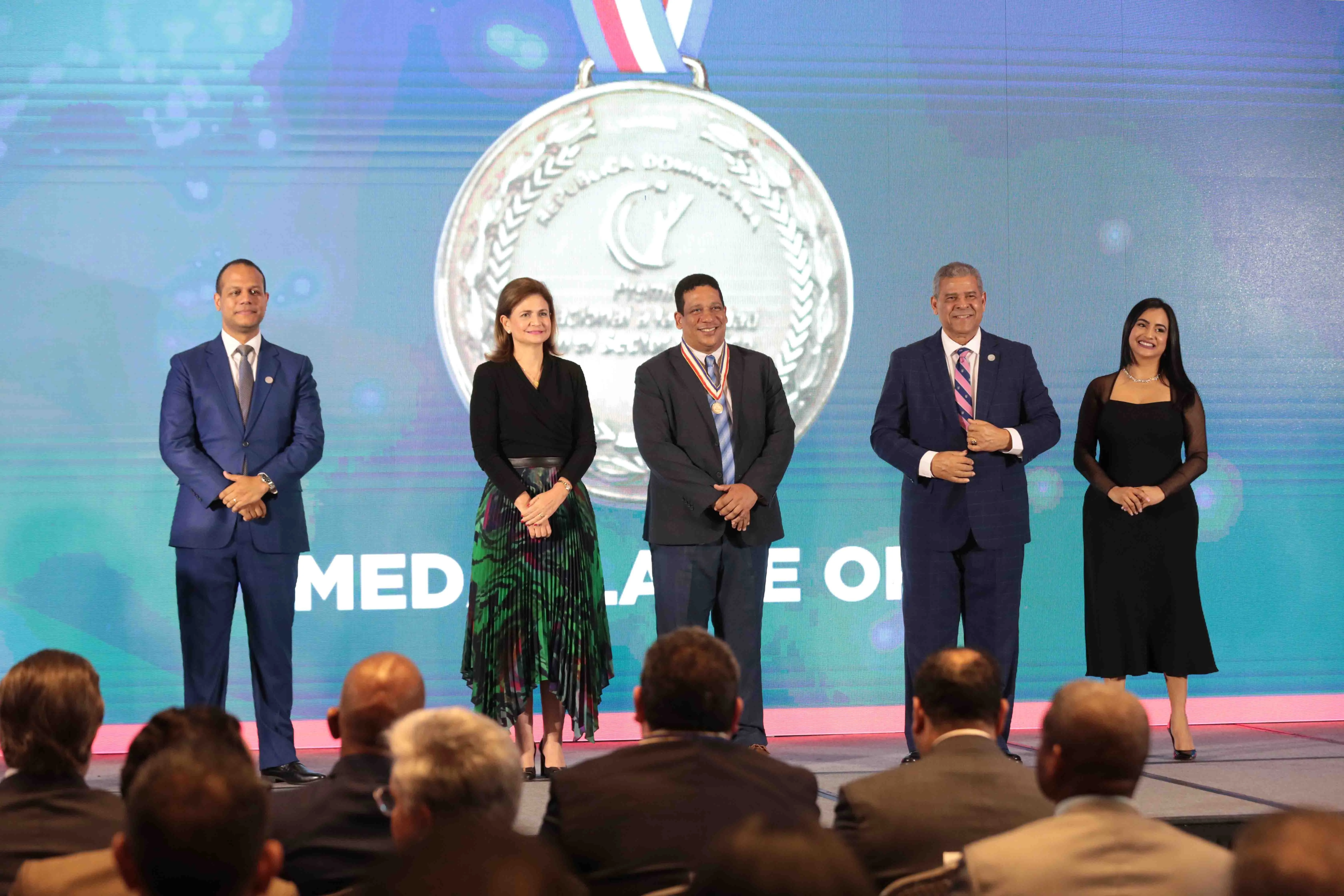 La DGCP se alza con medalla de oro en Premio Nacional a la Calidad