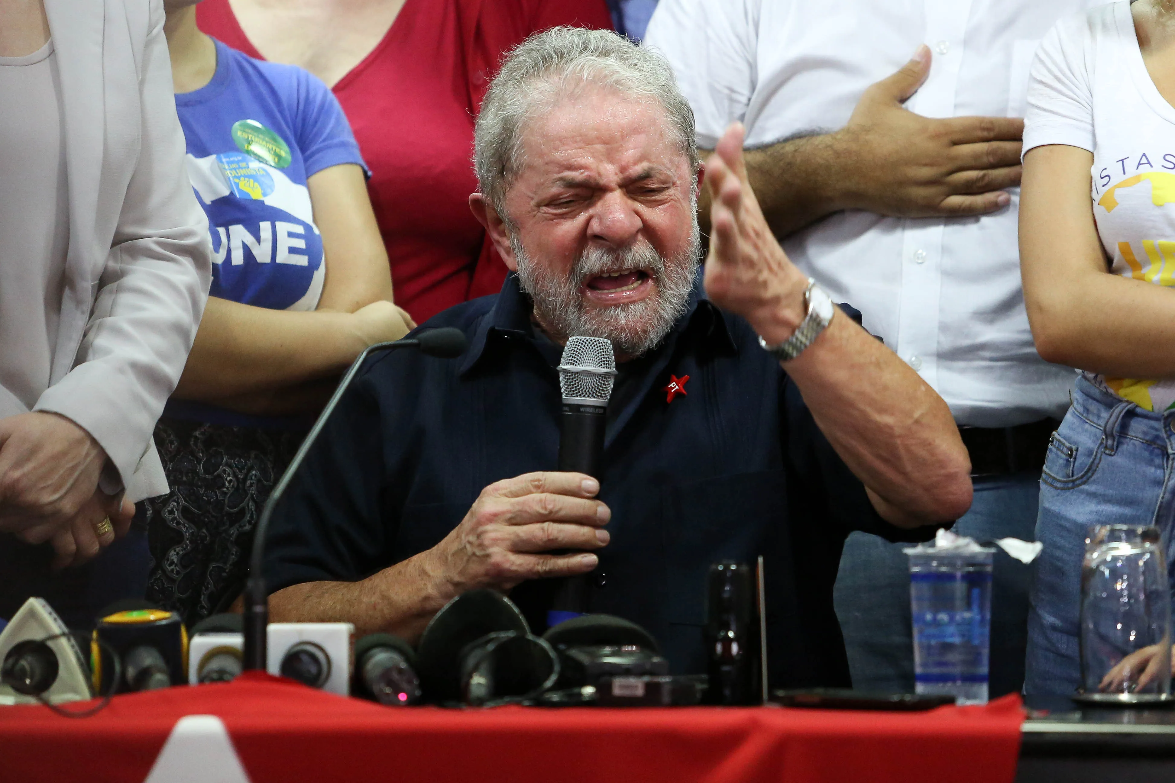 Lula promete que los más pobres recuperarán 