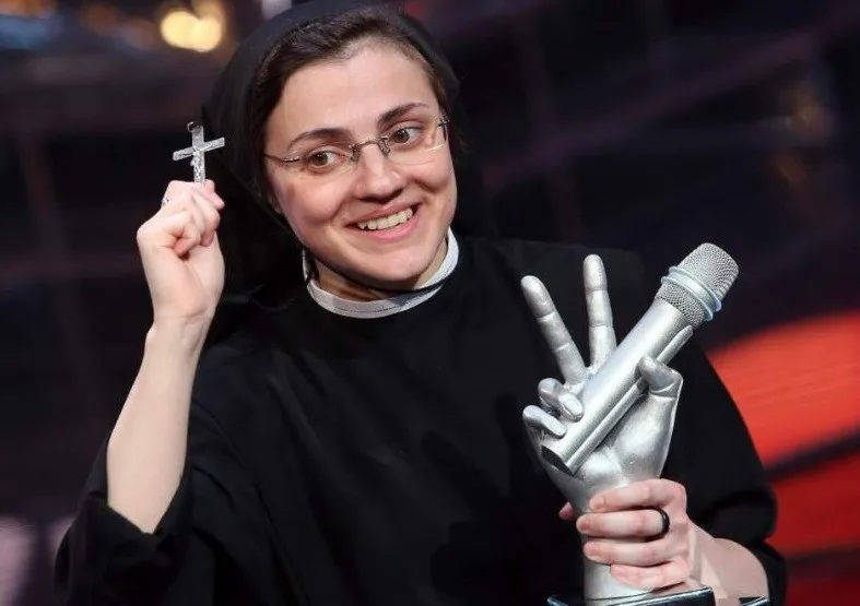 La monja que ganó 'La Voz' en Italia cuelga los hábitos y vive en España