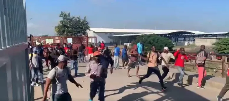 Haitiano herido por pedradas lanzadas desde su país en Dajabón