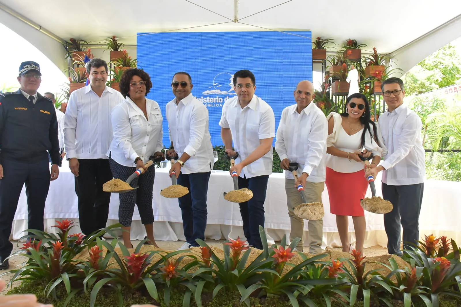 Mitur inicia reconstrucción vía de acceso a la Playa Macao en Verón Punta Cana