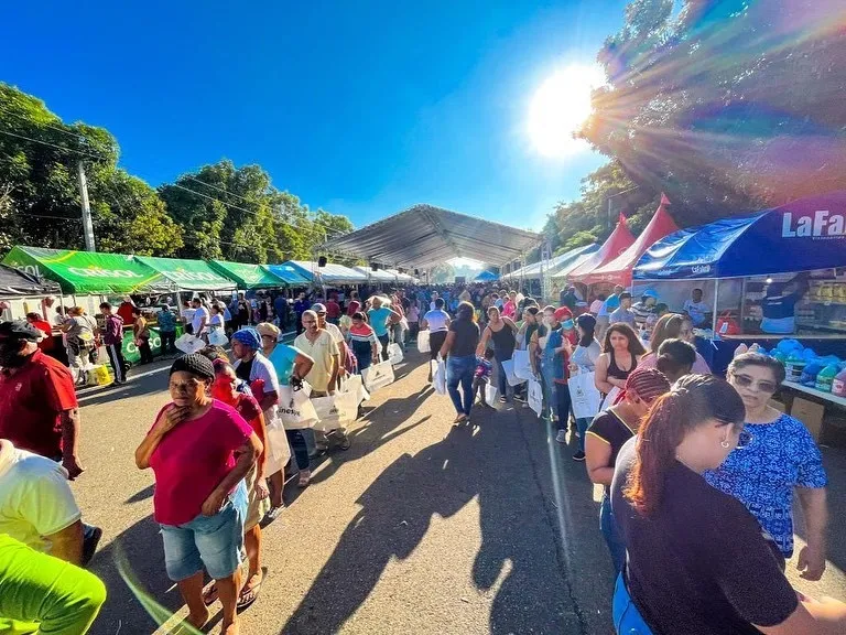 Más de 13 mil personas en Santiago compraron a bajos costos en Feria de Inespre