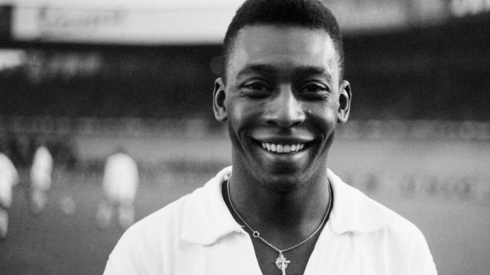 Muere Pelé, el único futbolista que ganó 3 Mundiales (y al que sólo le faltó jugar en la Luna)