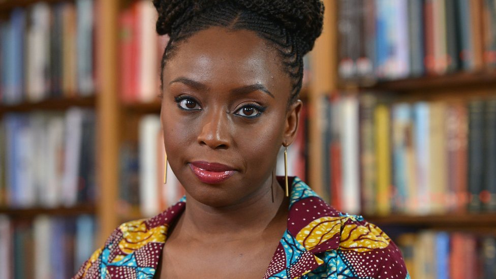 Hay una epidemia de autocensura: la premiada escritora Chimamanda Ngozi Adichie alza su voz contra la cultura de la cancelación