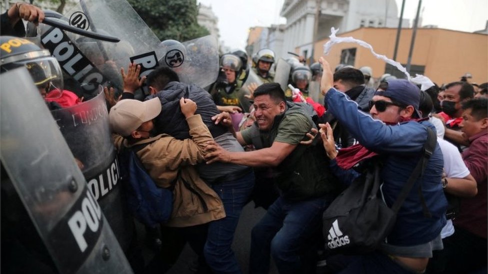 Crisis en Perú: manifestantes exigen nuevas elecciones mientras la presidenta Boluarte no descarta la posibilidad de convocarlas