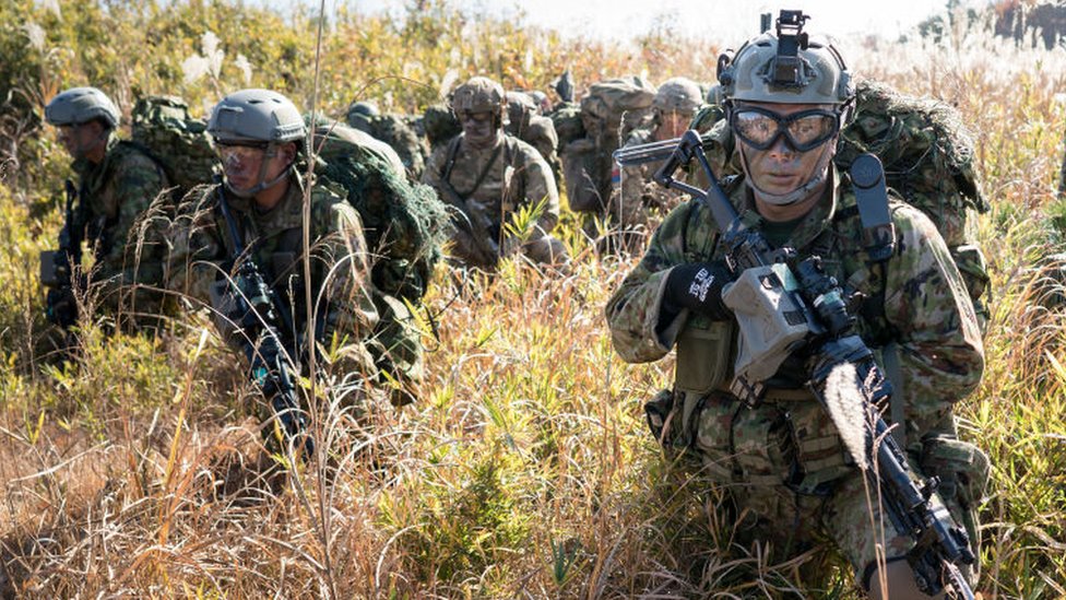 El gobierno de Japón anuncia el mayor cambio de su estrategia de defensa desde la Segunda Guerra Mundial