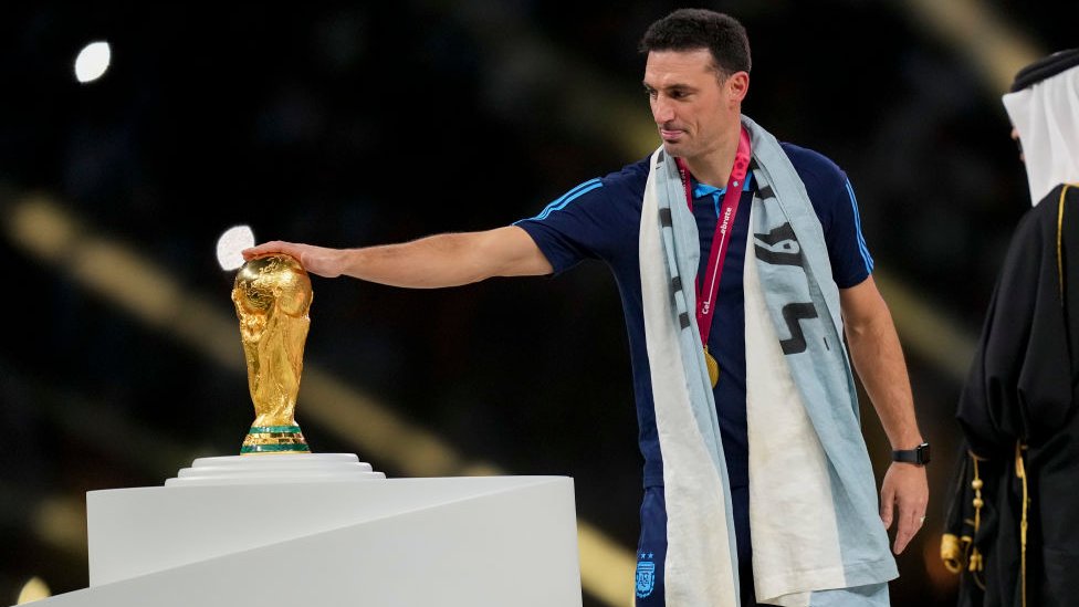 Argentina gana el Mundial: Lionel Scaloni, el técnico sin experiencia (que ni Maradona quería) que llevó a la albiceleste al tricampeonato