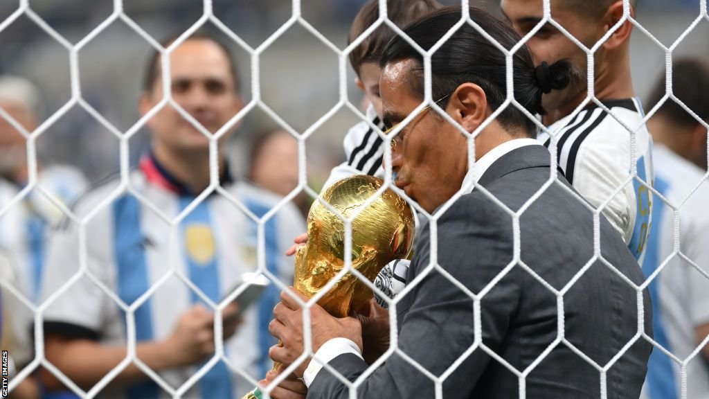 ¿Cómo el chef turco Salt Bae acabó en Qatar con la Copa del Mundo en sus manos?, la gran pregunta que trata de responder la FIFA