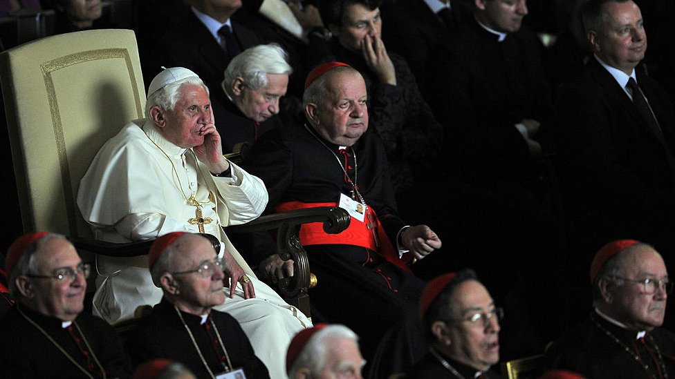 Muere Benedicto XVI, el rottweiler de Dios que sacudió la historia de la Iglesia al renunciar como Papa