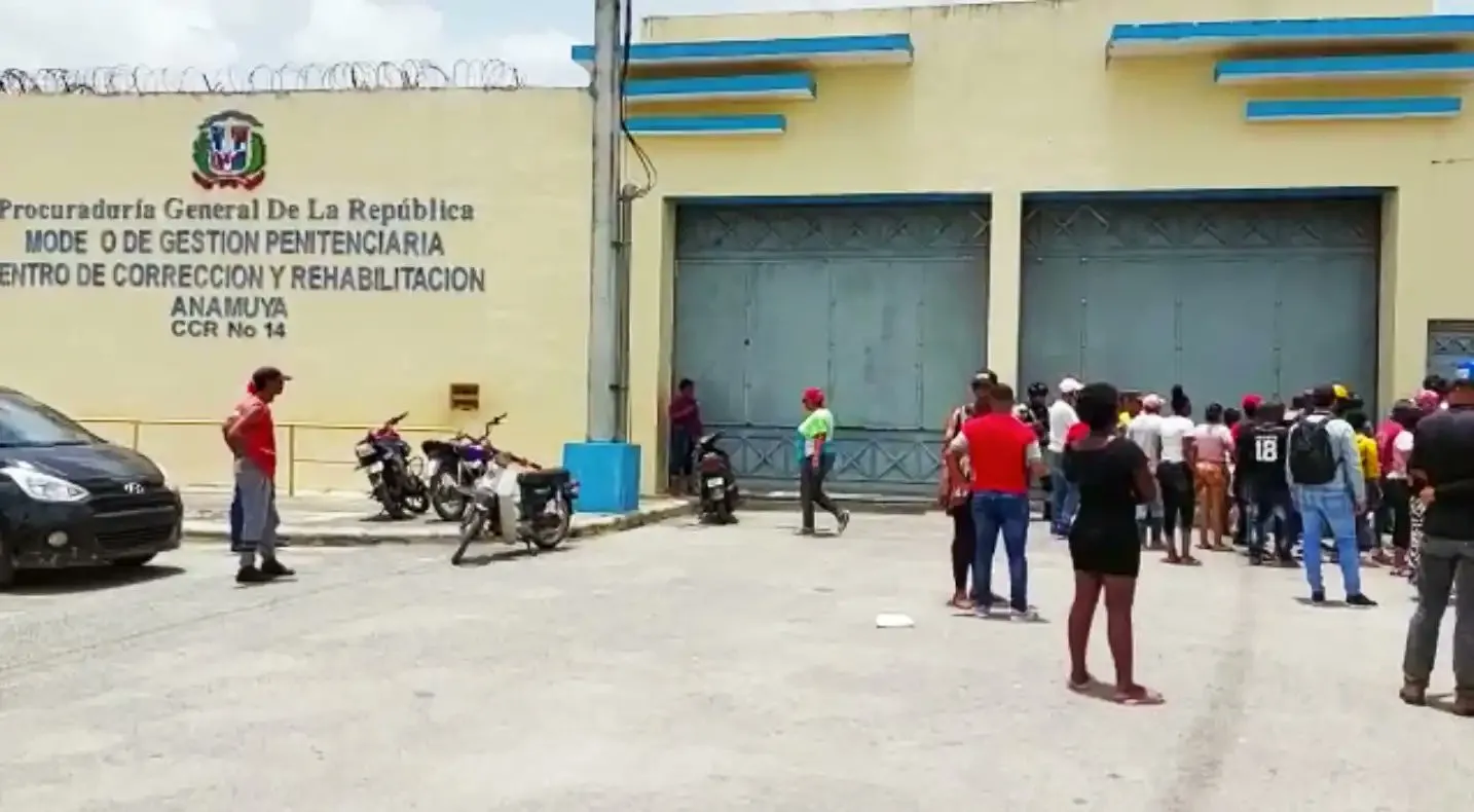 Siete presos y un agente resultan heridos en centro penitenciario de Higüey