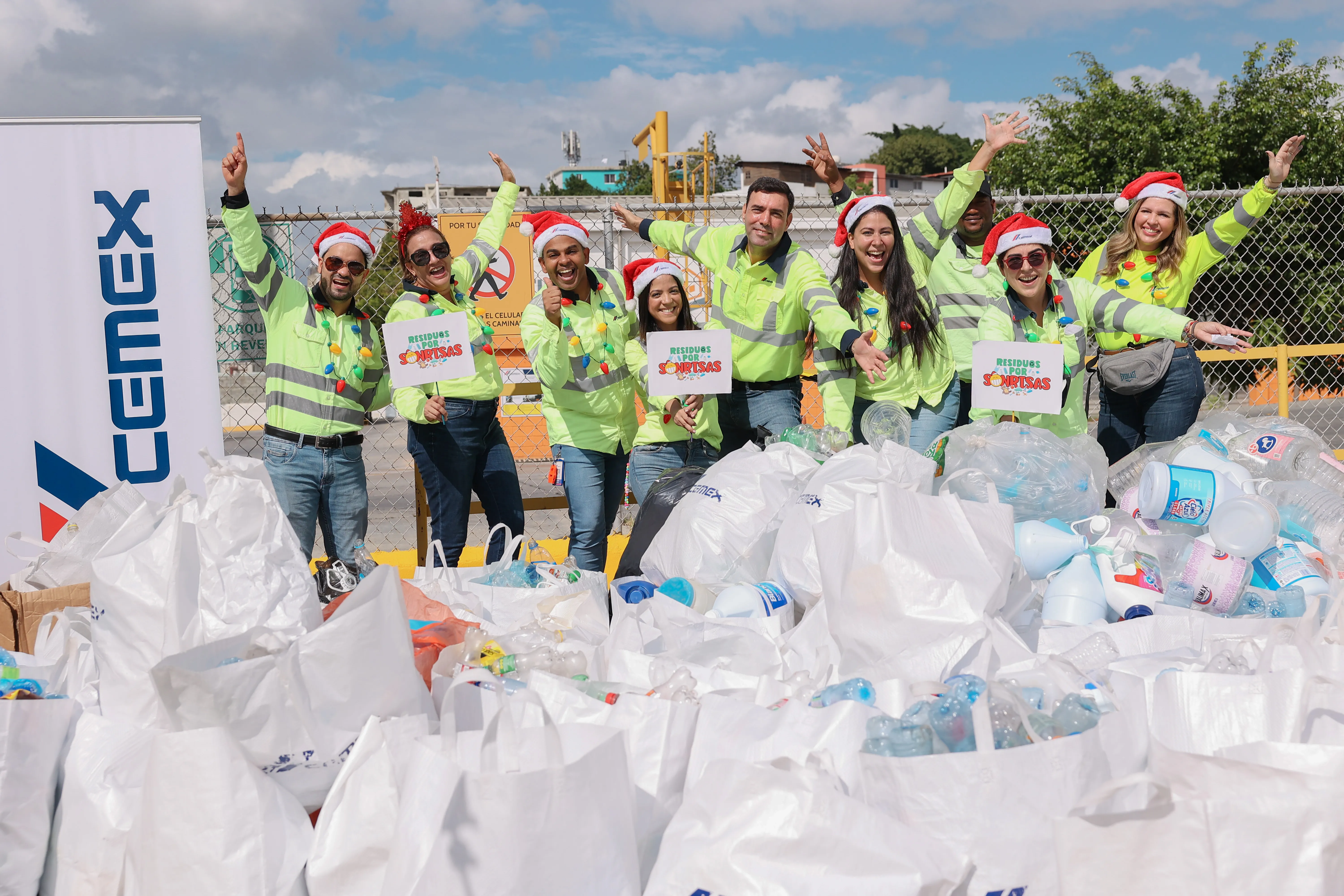 Voluntariado de CEMEX intercambia residuos sólidos por juguetes