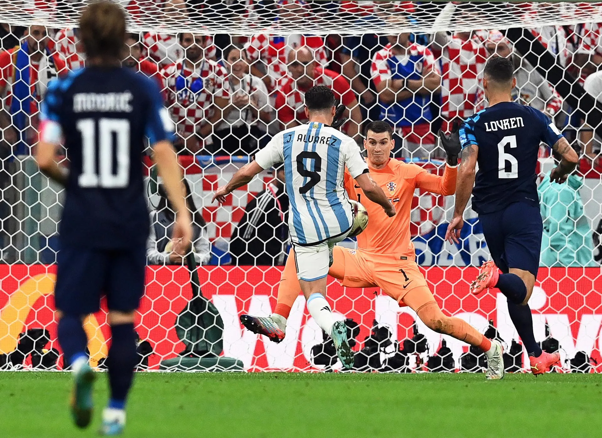 Messi y Julián Álvarez conducen a Argentina a la final del Mundial