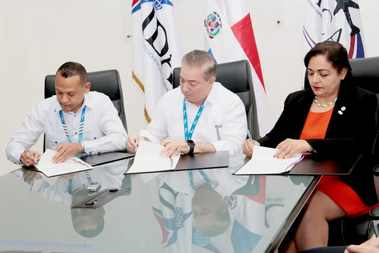 IDAC y ENALAS formalizan acuerdo de capacitación en seguridad operacional 