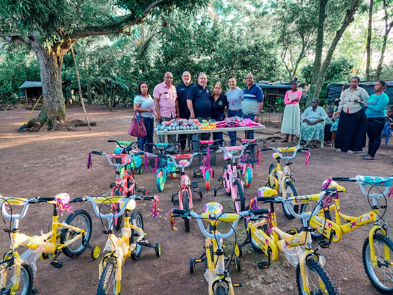 Capellanes Cristianos y la Fundación Sembrando Amor entregan juguetes