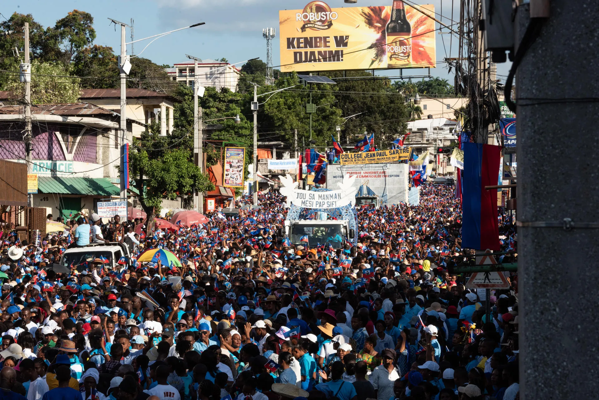 Miles de haitianos católicos imploran la ayuda divina ante crisis