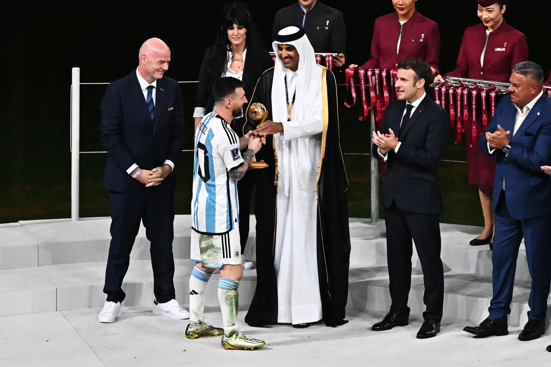 Messi levanta al cielo de Lusail su gran sueño, la Copa del Mundo