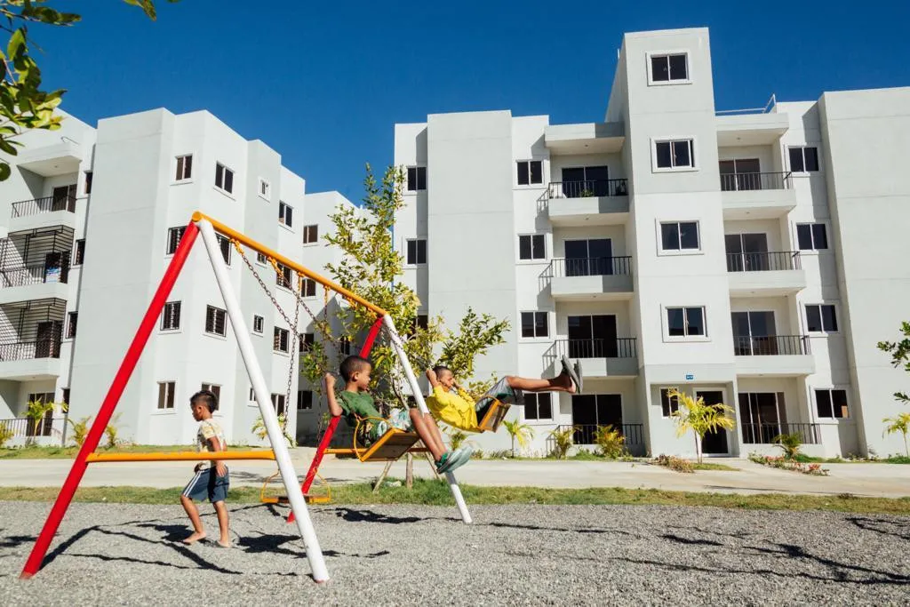 Gobierno entrega otros 200 apartamentos en Hato Nuevo