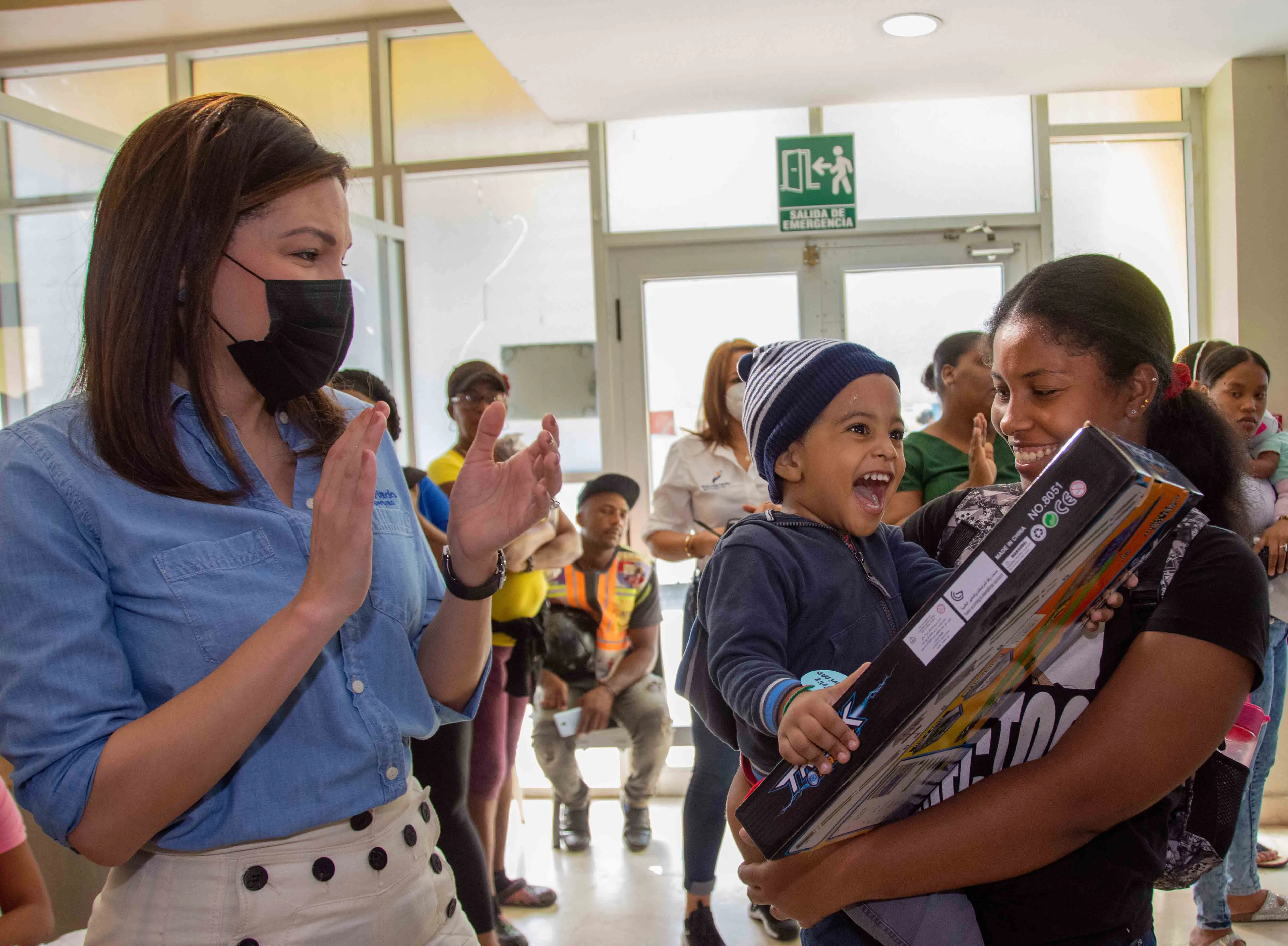 Voluntariado Banreservas lleva alegría y juguetes al Hospital San Lorenzo de Los Mina