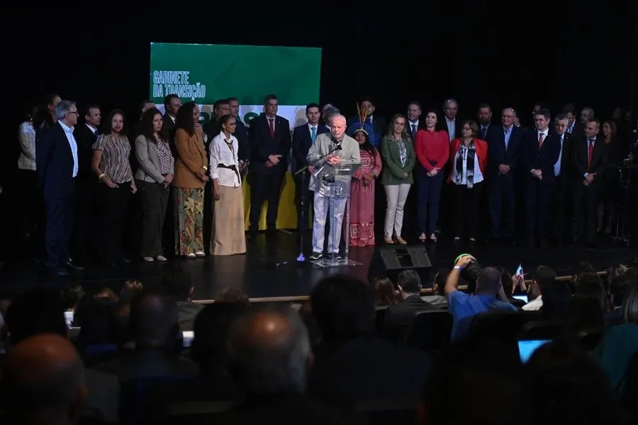 Los 37 ministros de Lula: once mujeres, acento social y diversidad