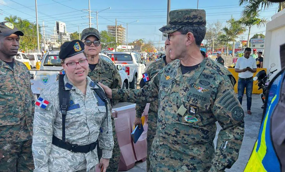 Ministro de Defensa supervisa puestos de mando y control táctico FF.AA. en Gran Santo Domingo