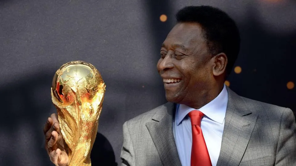Hija de exfutbolista Pelé dice que su padre sigue 