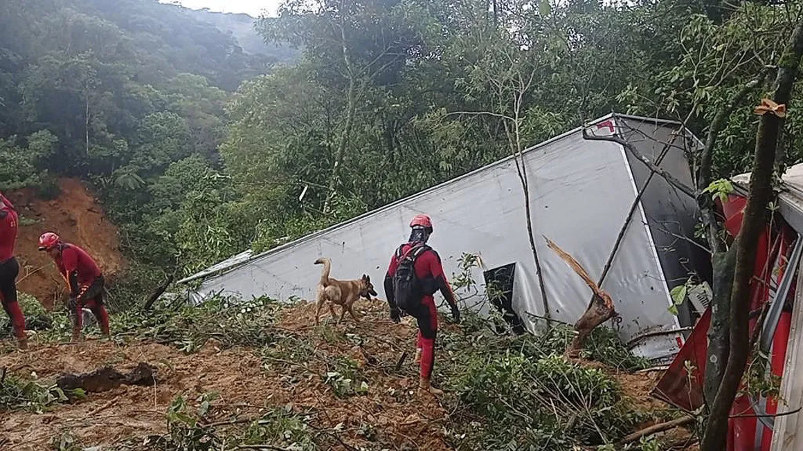 Dos muertos tras deslizamiento de tierra en Brasil