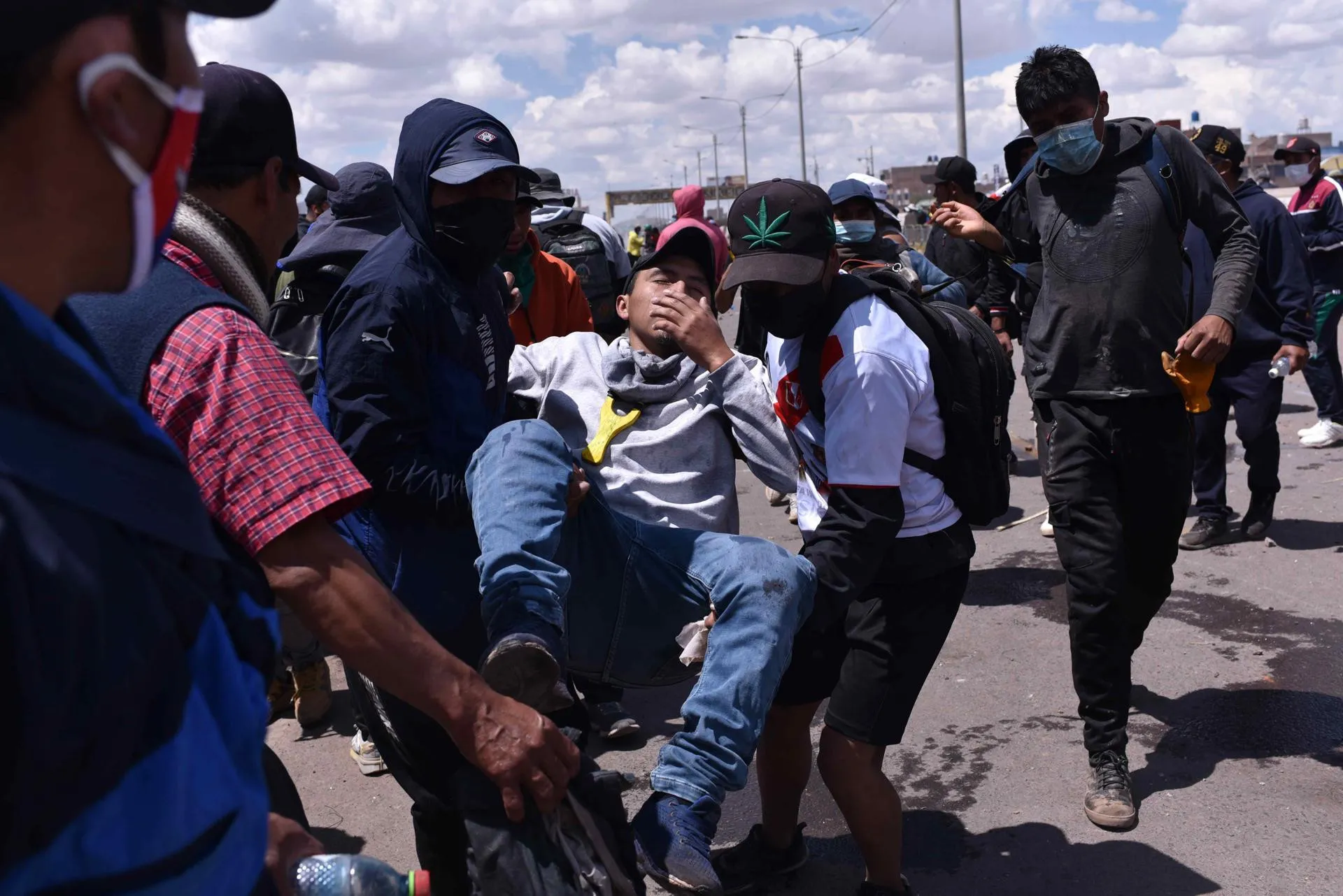 12 muertos este lunes en nuevas protestas contra presidenta peruana