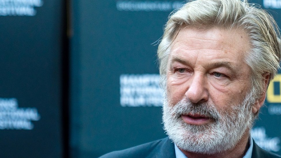 Alec Baldwin: acusarán al actor de homicidio involuntario por el disparo accidental con el que mató a una directora de fotografía en un rodaje