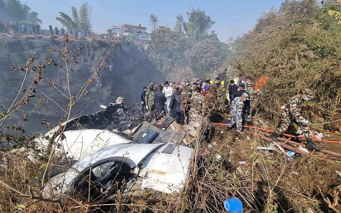 Hallan 68 cadáveres tras accidente aéreo con 72 pasajeros a bordo en Nepal