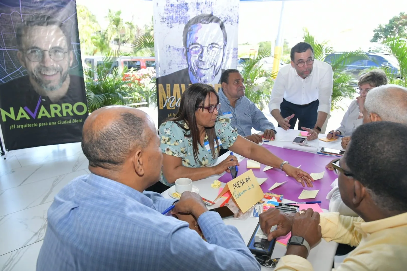 Andrés Navarro se reúne con dirigentes del PLD en sus aspiraciones a la alcaldía del DN