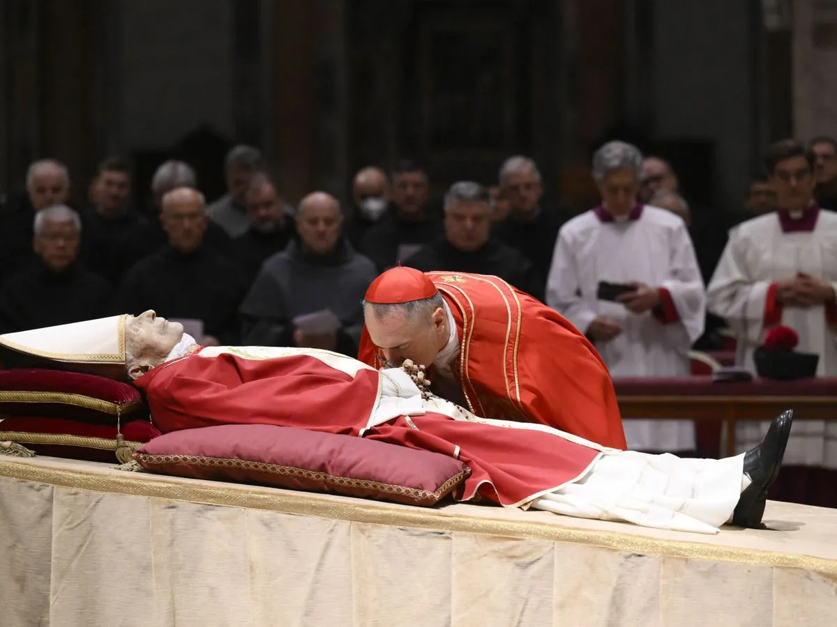 Benedicto XVI será enterrado en la antigua tumba de Juan Pablo II