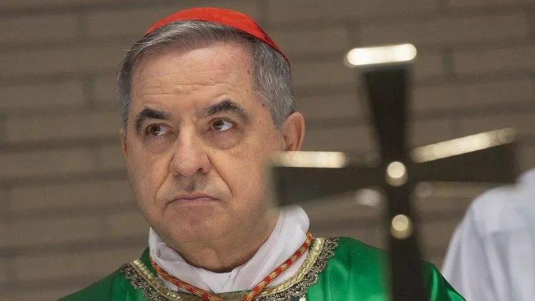 El cardenal Becciu enfrenta juicio por corrupción financiera en el Vaticano