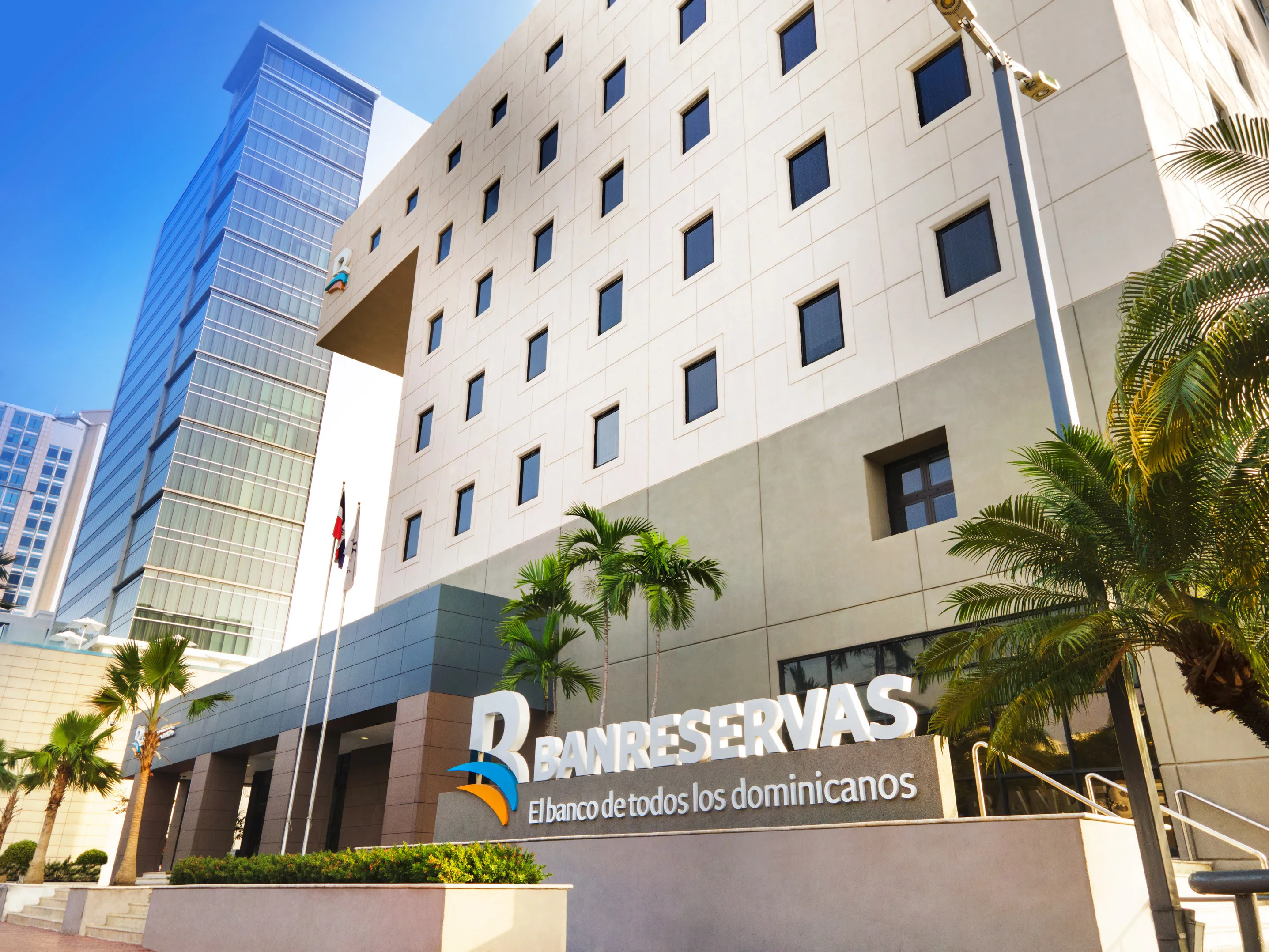 Banreservas supera sus números, su competencia y lidera en amplitud al sector bancario dominicano