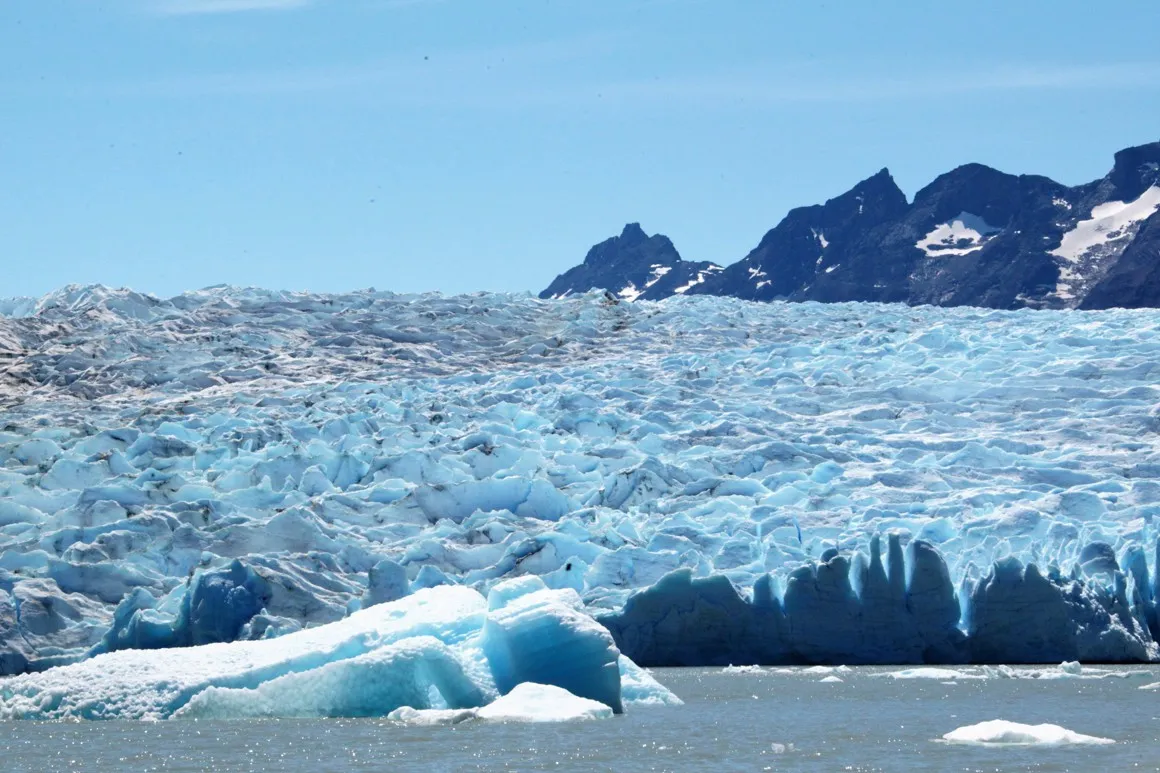 Glaciólogo chileno advierte que desprendimiento en la Antártida 