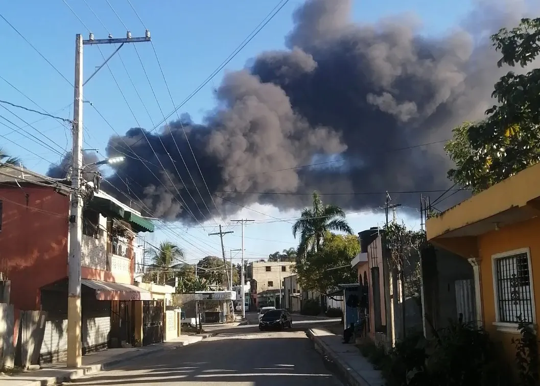 Incendio afecta gomera en El Almirante, Santo Domingo Este