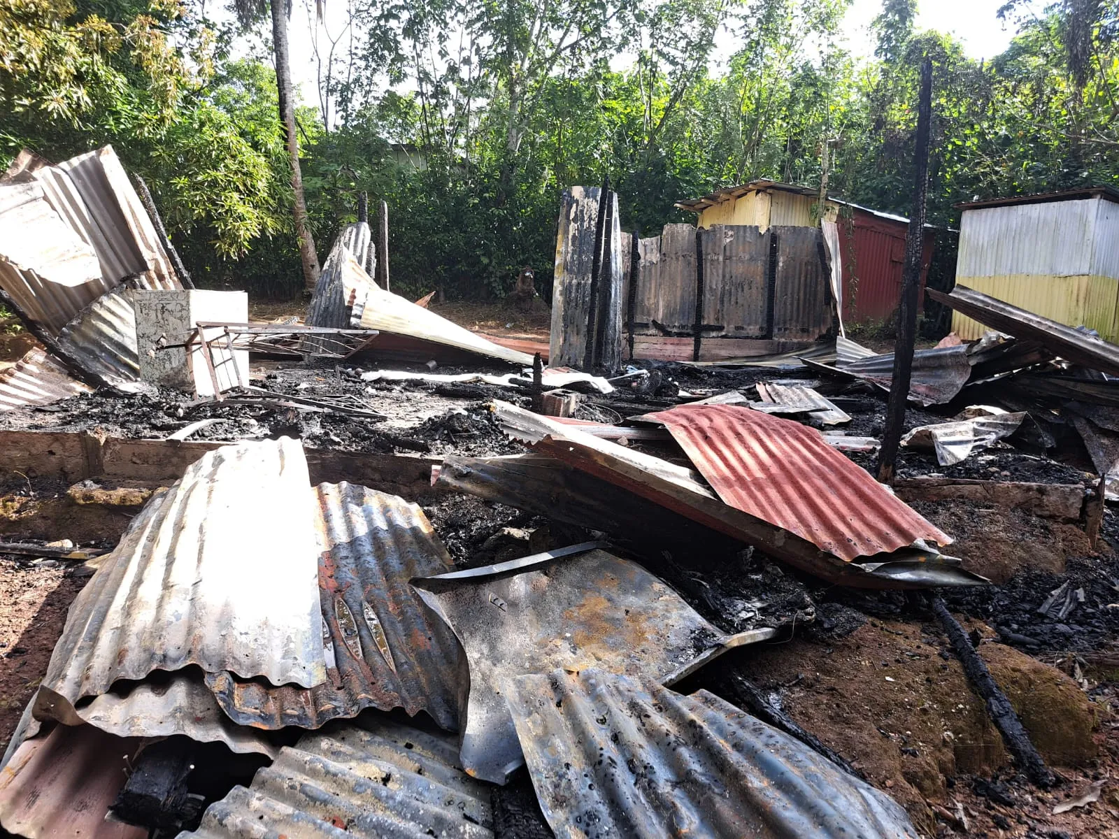 Un hombre murió al incendiarse su casa en Monte Plata