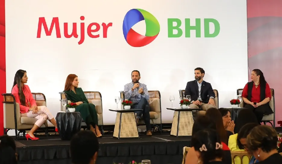 BHD realiza panel para impulsar negocio digital de emprendedoras