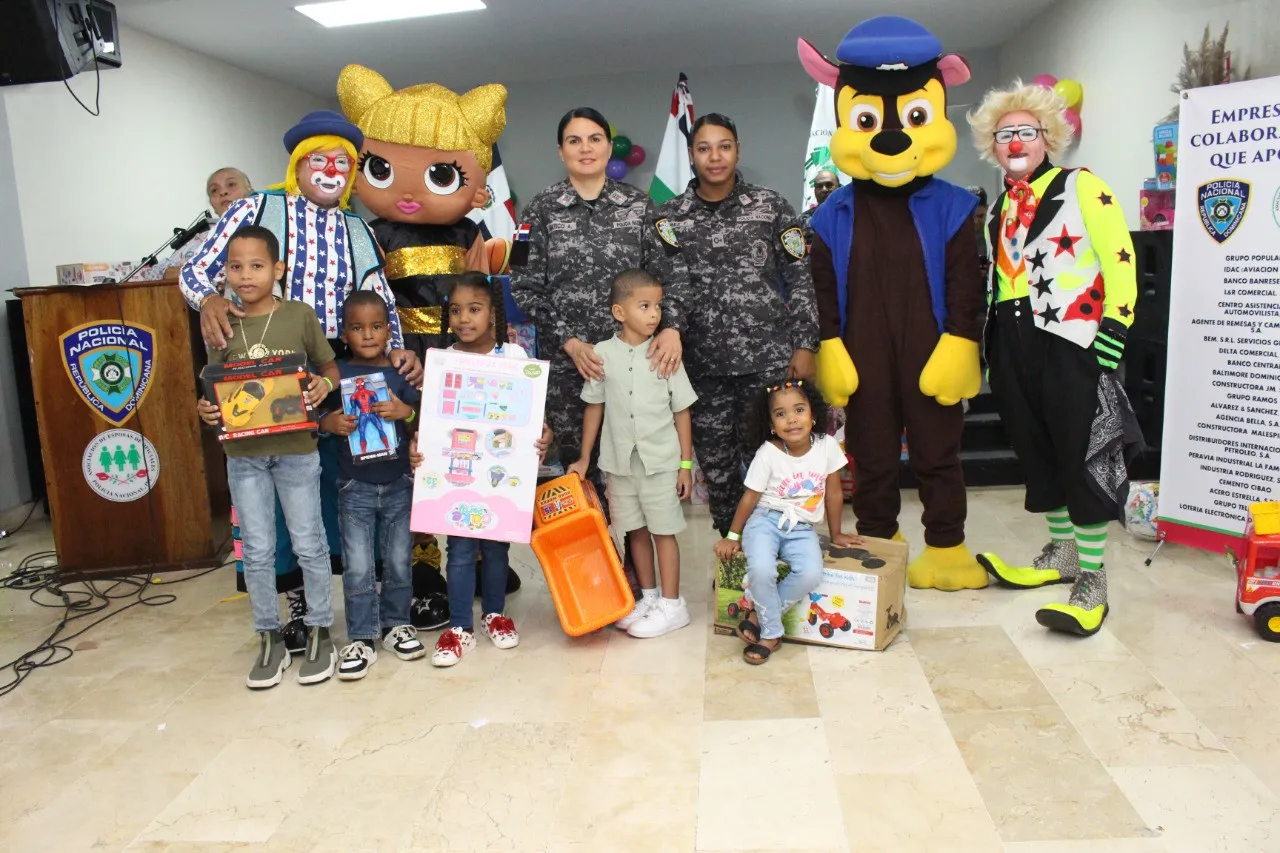 Hijos de agentes de PN reciben juguetes con motivo del Día de Reyes