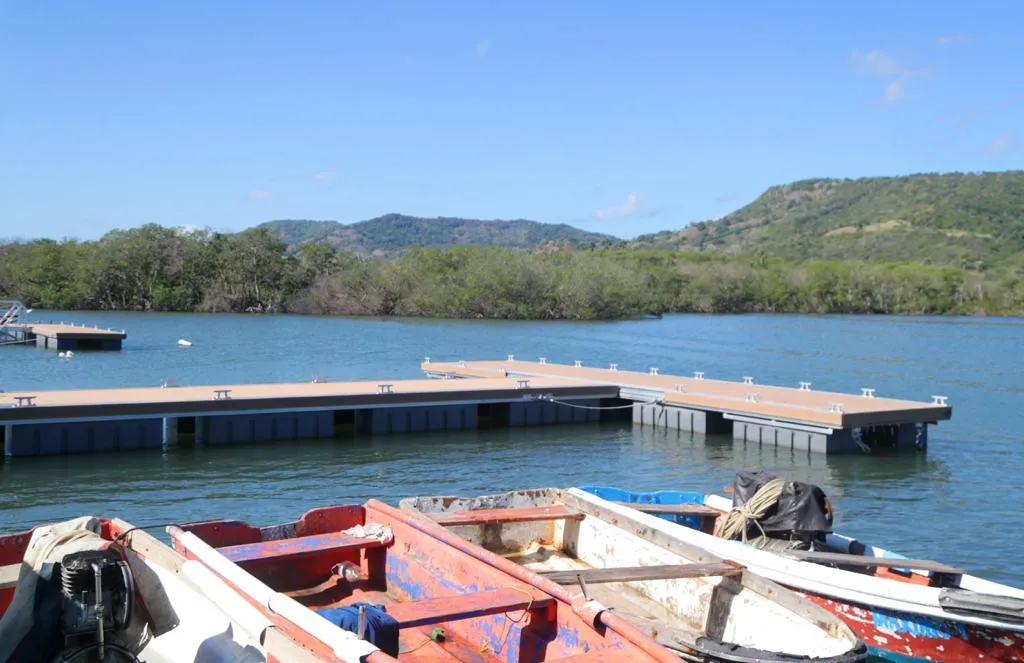 Abinader inaugura muelle de pescadores y de veleros en Bahía de Luperón