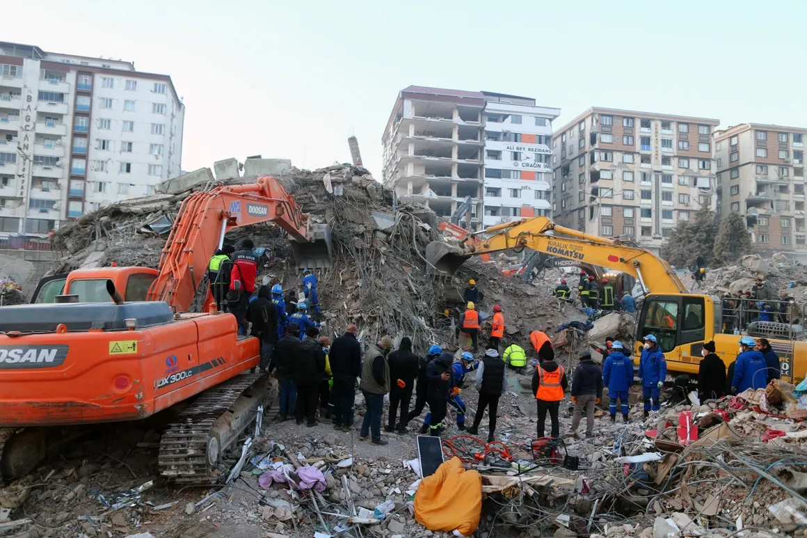 Suben a más de 33,000 los muertos en Turquía y Siria por el terremoto