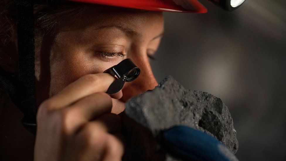 Trump quiere para EEUU minerales de Ucrania a cambio de ayuda para guerra